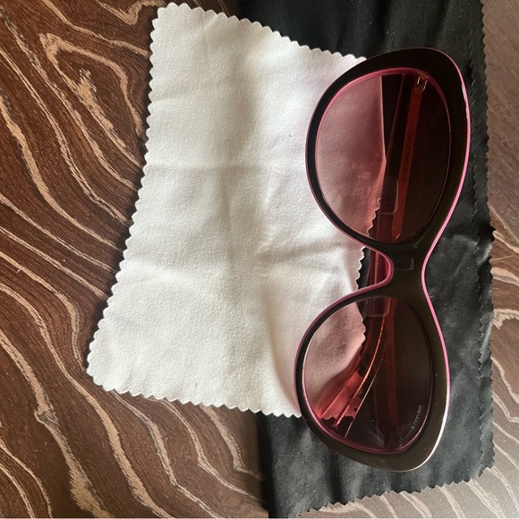 Woman sunglasses brand Emporio Armani. Wore few times only. mint condition - Picture 5 of 7